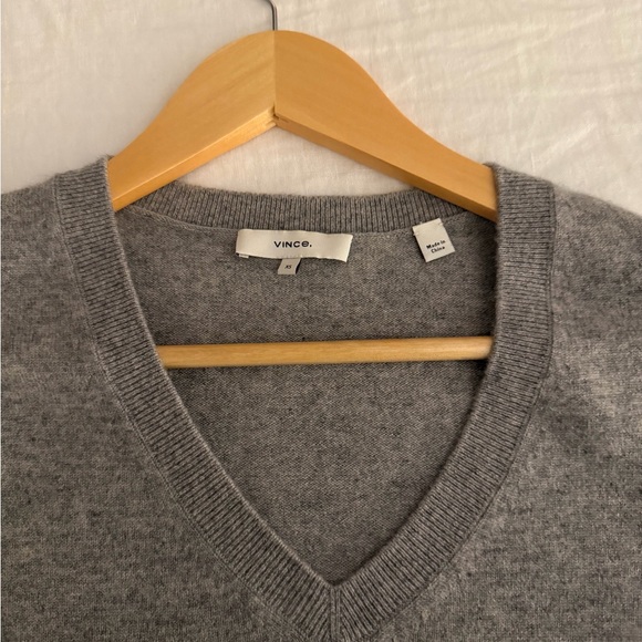 Vince Weekend V-Neck Cashmere Sweater